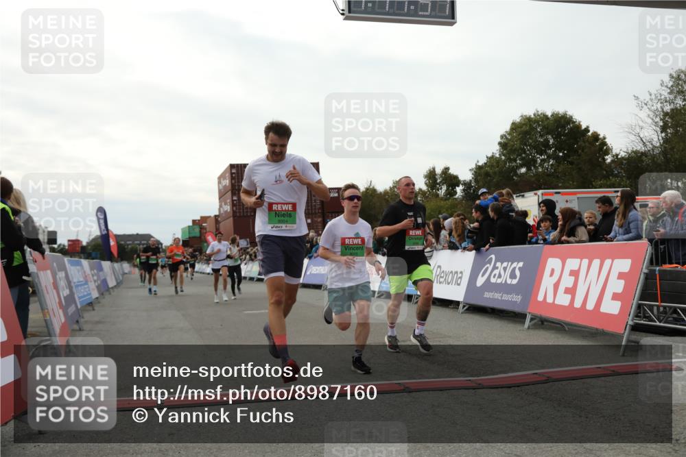 03.10.2025 - Köhlbrandbrückenlauf Yannick Fuchs http://msf.ph/oto/8987160 03.10.2025 16:11:56 Ziel 7122, 7463, 7469, 7566, 7613, 7757, 7961, 8005, 8096, 8110, 8259, 8569, 8954, 9159, 9244 meine-sportfotos.de