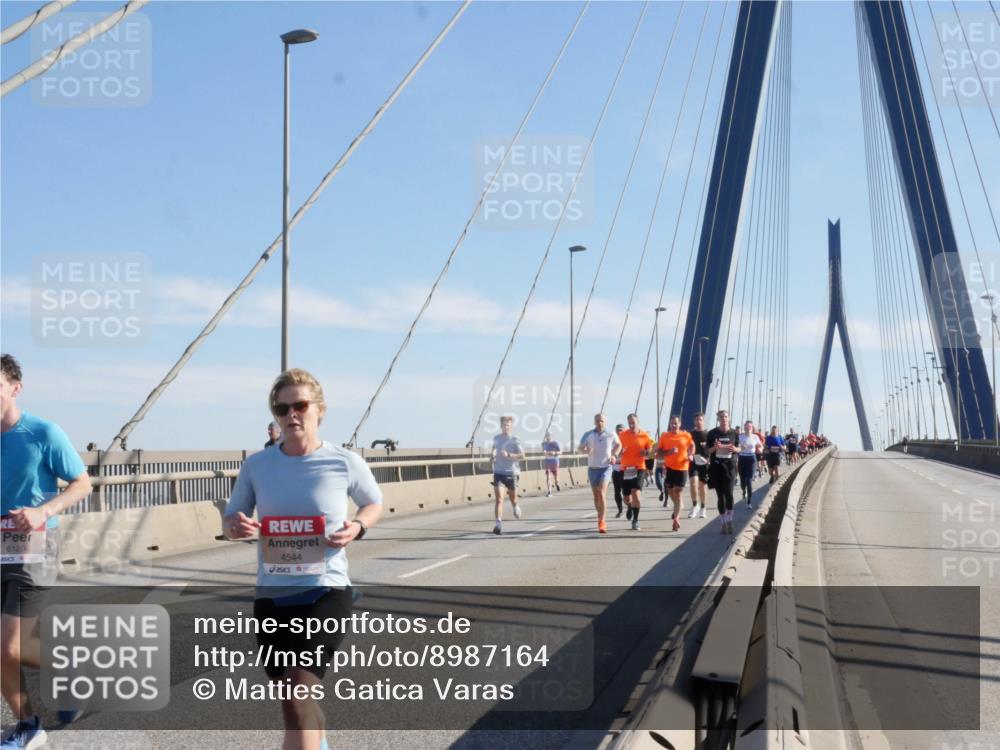 03.10.2025 - Köhlbrandbrückenlauf Matties Gatica Varas http://msf.ph/oto/8987164 03.10.2025 12:28:20 Position 2 6120, 4544 meine-sportfotos.de