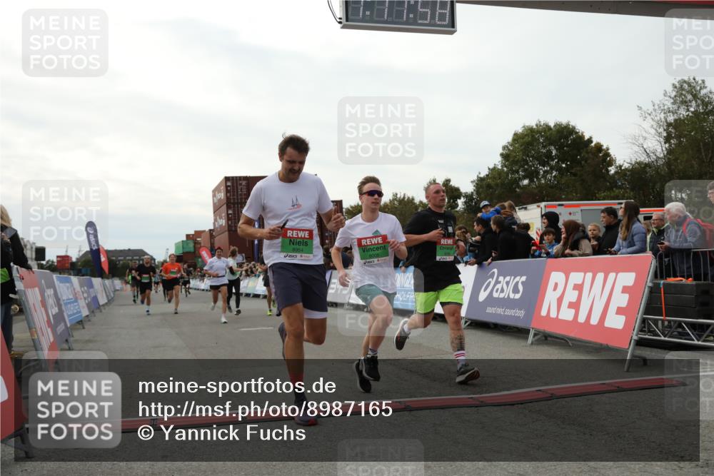 03.10.2025 - Köhlbrandbrückenlauf Yannick Fuchs http://msf.ph/oto/8987165 03.10.2025 16:11:56 Ziel 7122, 7463, 7469, 7566, 7613, 7757, 7961, 8005, 8096, 8110, 8259, 8569, 8954, 9159, 9244 meine-sportfotos.de