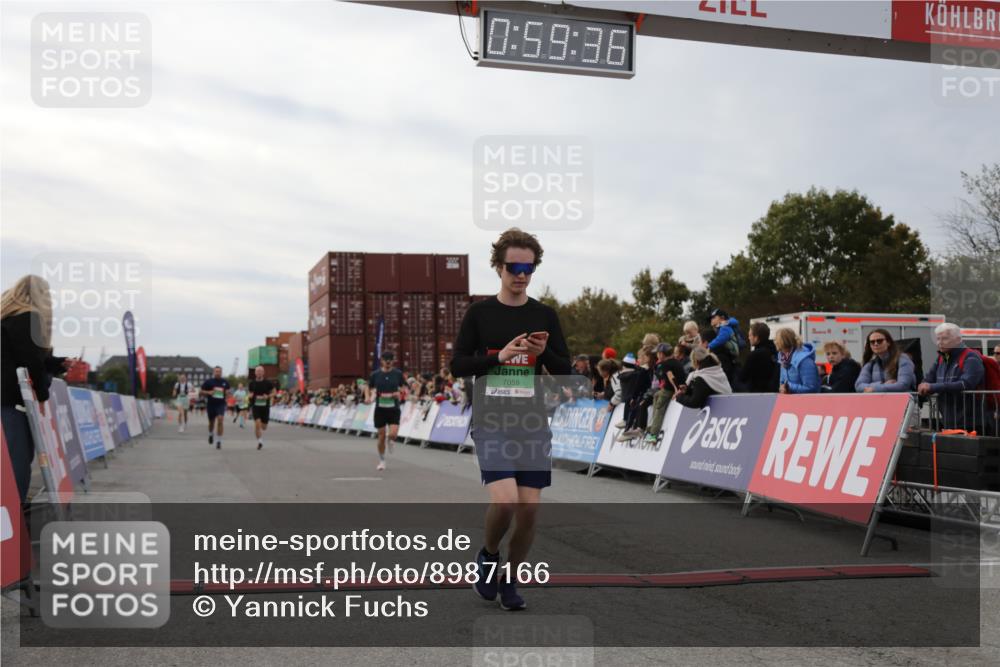 03.10.2025 - Köhlbrandbrückenlauf Yannick Fuchs http://msf.ph/oto/8987166 03.10.2025 15:59:34 Ziel 7025, 7048, 7059, 7083, 7187, 7193 meine-sportfotos.de