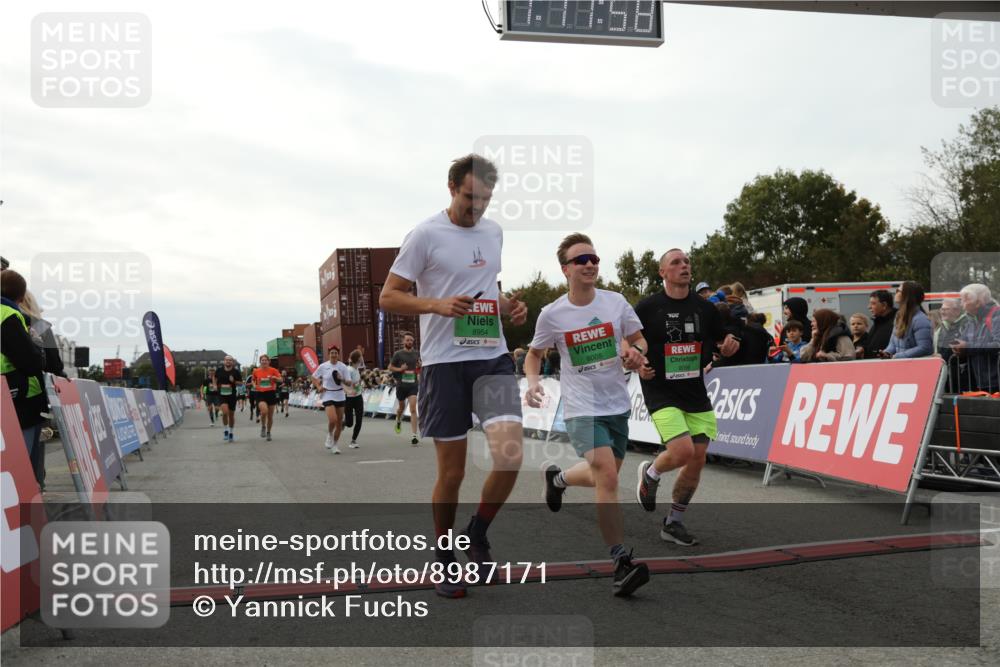03.10.2025 - Köhlbrandbrückenlauf Yannick Fuchs http://msf.ph/oto/8987171 03.10.2025 16:11:56 Ziel 7122, 7463, 7469, 7566, 7613, 7757, 7961, 8005, 8096, 8110, 8259, 8569, 8954, 9159, 9244 meine-sportfotos.de