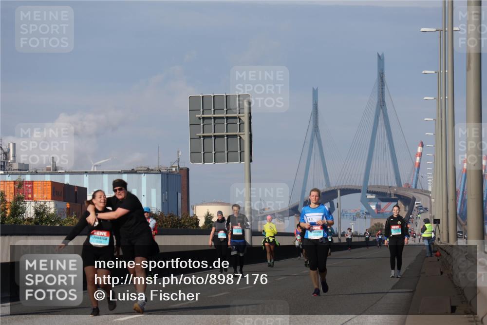 03.10.2025 - Köhlbrandbrückenlauf Luisa Fischer http://msf.ph/oto/8987176 03.10.2025 11:22:29 Position 3 2001 meine-sportfotos.de