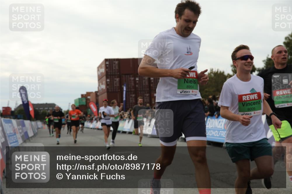 03.10.2025 - Köhlbrandbrückenlauf Yannick Fuchs http://msf.ph/oto/8987178 03.10.2025 16:11:56 Ziel 7122, 7463, 7469, 7566, 7613, 7757, 7961, 8005, 8096, 8110, 8259, 8569, 8954, 9159, 9244 meine-sportfotos.de