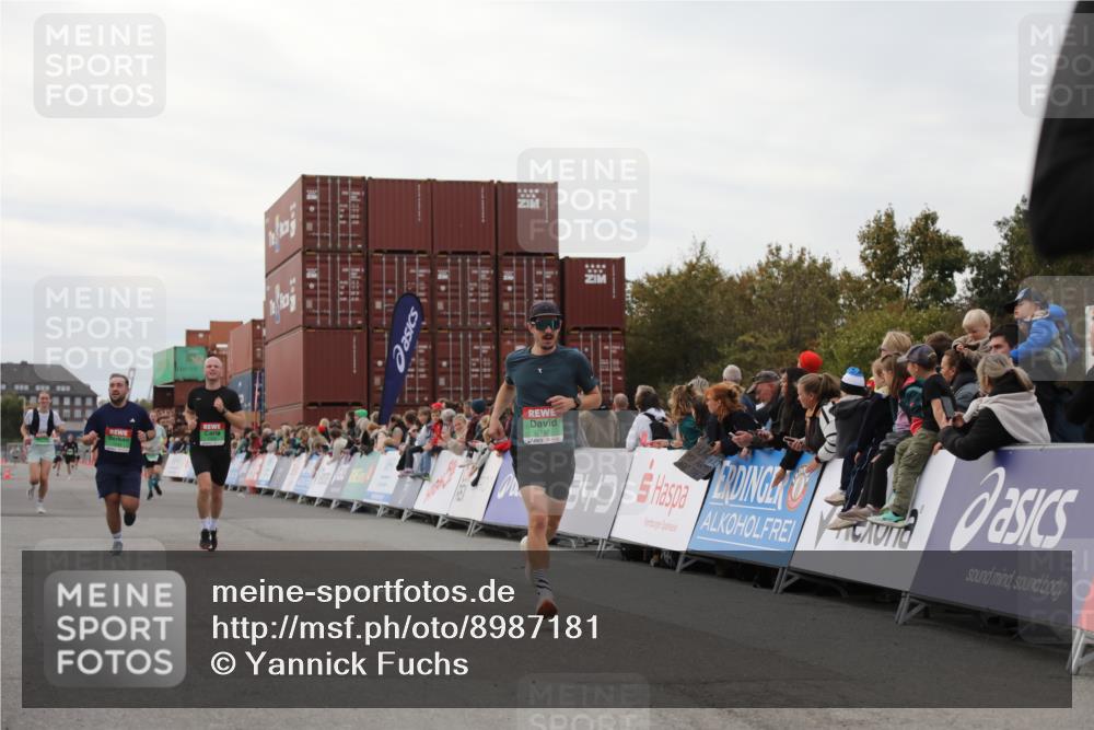 03.10.2025 - Köhlbrandbrückenlauf Yannick Fuchs http://msf.ph/oto/8987181 03.10.2025 15:59:35 Ziel 7025, 7048, 7059, 7083, 7187, 7193 meine-sportfotos.de