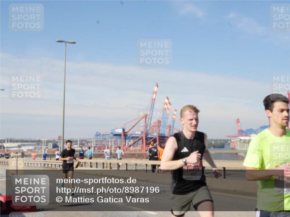 03.10.2025 - Köhlbrandbrückenlauf Matties Gatica Varas http://msf.ph/oto/8987196 03.10.2025 12:28:34 Position 2 9866 meine-sportfotos.de