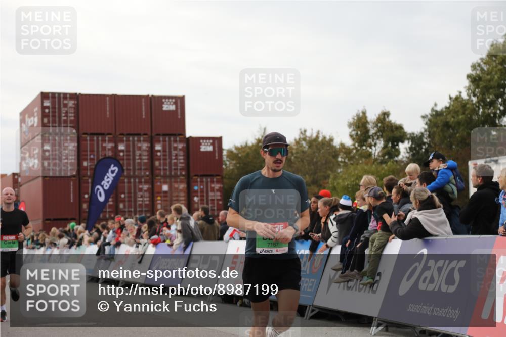 03.10.2025 - Köhlbrandbrückenlauf Yannick Fuchs http://msf.ph/oto/8987199 03.10.2025 15:59:36 Ziel 7025, 7048, 7059, 7187, 7193, 7225 meine-sportfotos.de