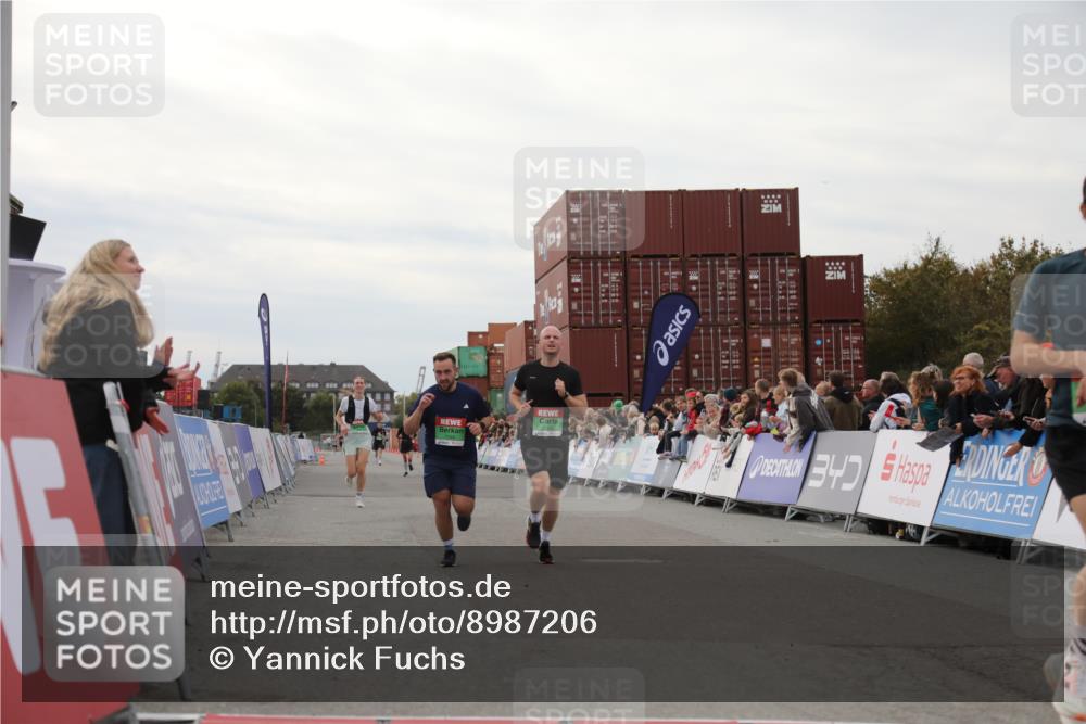 03.10.2025 - Köhlbrandbrückenlauf Yannick Fuchs http://msf.ph/oto/8987206 03.10.2025 15:59:36 Ziel 7025, 7048, 7059, 7187, 7193, 7225 meine-sportfotos.de