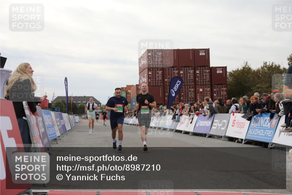 03.10.2025 - Köhlbrandbrückenlauf Yannick Fuchs http://msf.ph/oto/8987210 03.10.2025 15:59:37 Ziel 7025, 7048, 7059, 7187, 7193, 7225 meine-sportfotos.de