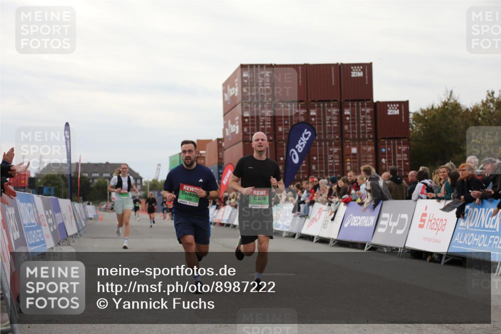 03.10.2025 - Köhlbrandbrückenlauf Yannick Fuchs http://msf.ph/oto/8987222 03.10.2025 15:59:37 Ziel 7025, 7048, 7059, 7187, 7193, 7225 meine-sportfotos.de