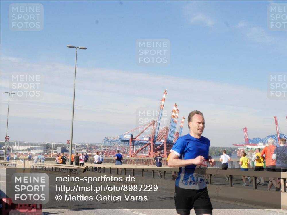 03.10.2025 - Köhlbrandbrückenlauf Matties Gatica Varas http://msf.ph/oto/8987229 03.10.2025 12:28:41 Position 2 403 meine-sportfotos.de