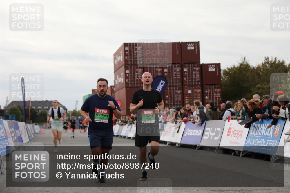 03.10.2025 - Köhlbrandbrückenlauf Yannick Fuchs http://msf.ph/oto/8987240 03.10.2025 15:59:37 Ziel 7025, 7048, 7059, 7187, 7193, 7225 meine-sportfotos.de
