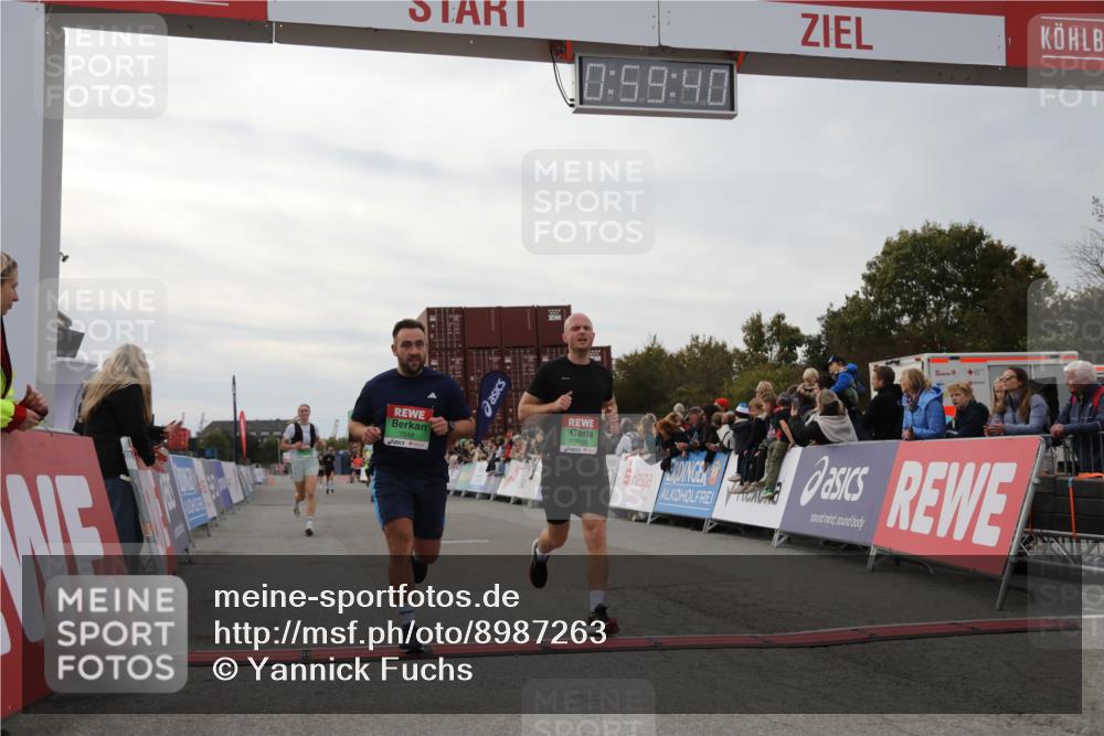 03.10.2025 - Köhlbrandbrückenlauf Yannick Fuchs http://msf.ph/oto/8987263 03.10.2025 15:59:38 Ziel 7025, 7048, 7187, 7193, 7225, 9113 meine-sportfotos.de