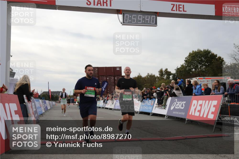 03.10.2025 - Köhlbrandbrückenlauf Yannick Fuchs http://msf.ph/oto/8987270 03.10.2025 15:59:39 Ziel 7025, 7048, 7187, 7193, 7225, 9113 meine-sportfotos.de