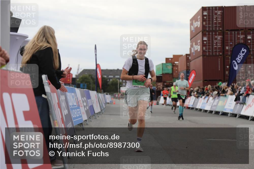 03.10.2025 - Köhlbrandbrückenlauf Yannick Fuchs http://msf.ph/oto/8987300 03.10.2025 15:59:40 Ziel 7025, 7048, 7187, 7193, 7225, 7450, 9113 meine-sportfotos.de