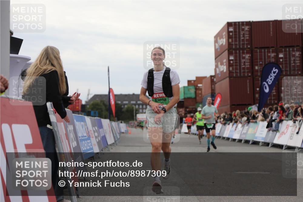 03.10.2025 - Köhlbrandbrückenlauf Yannick Fuchs http://msf.ph/oto/8987309 03.10.2025 15:59:40 Ziel 7025, 7048, 7187, 7193, 7225, 7450, 9113 meine-sportfotos.de