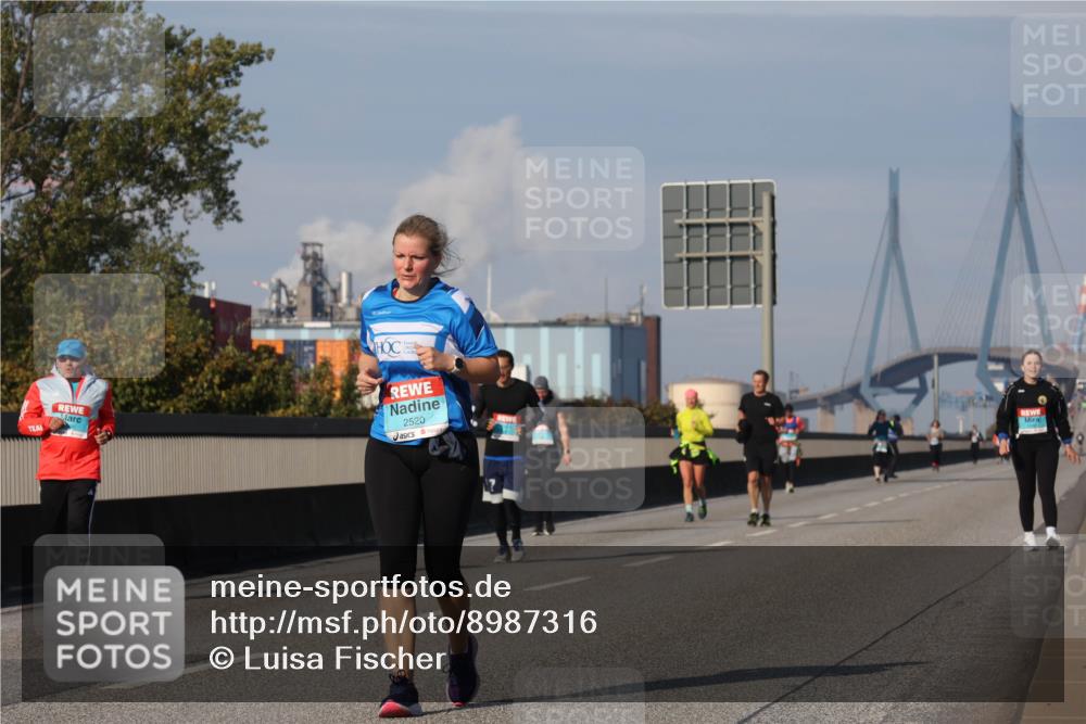 03.10.2025 - Köhlbrandbrückenlauf Luisa Fischer http://msf.ph/oto/8987316 03.10.2025 11:22:42 Position 3 2520 meine-sportfotos.de