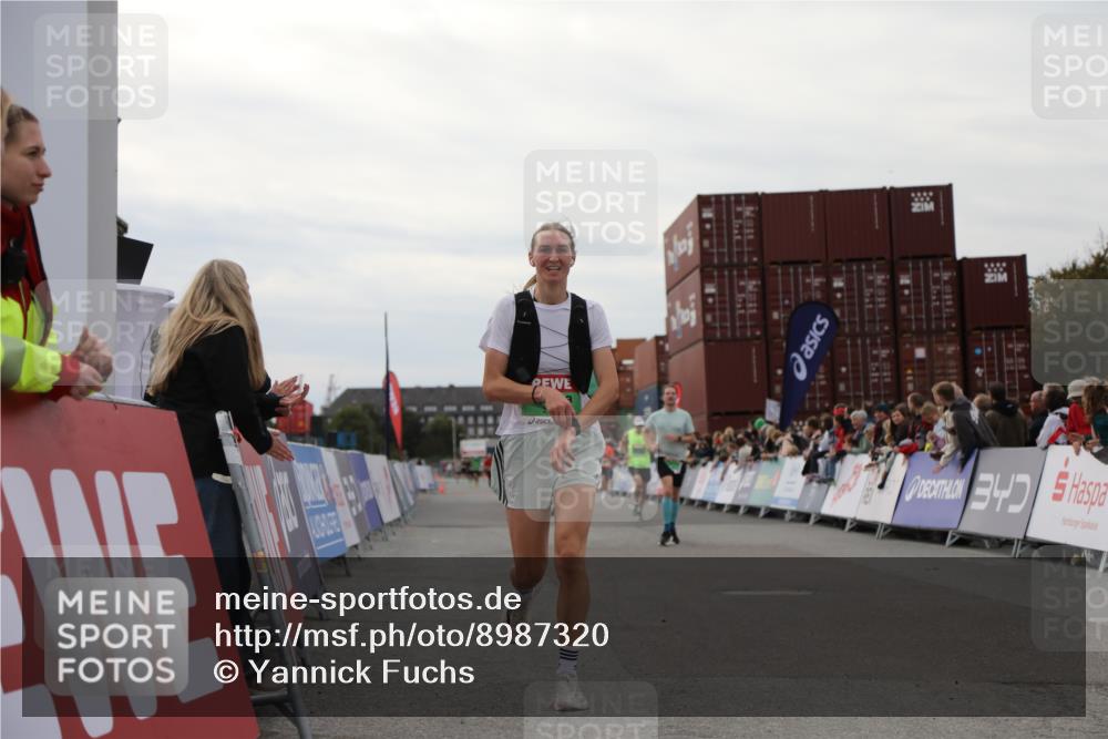 03.10.2025 - Köhlbrandbrückenlauf Yannick Fuchs http://msf.ph/oto/8987320 03.10.2025 15:59:41 Ziel 7025, 7048, 7193, 7225, 7450, 9101, 9113 meine-sportfotos.de