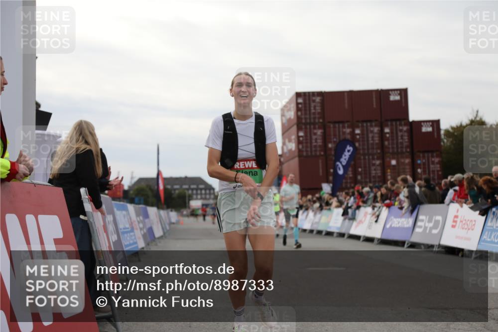 03.10.2025 - Köhlbrandbrückenlauf Yannick Fuchs http://msf.ph/oto/8987333 03.10.2025 15:59:41 Ziel 7025, 7048, 7193, 7225, 7450, 9101, 9113 meine-sportfotos.de