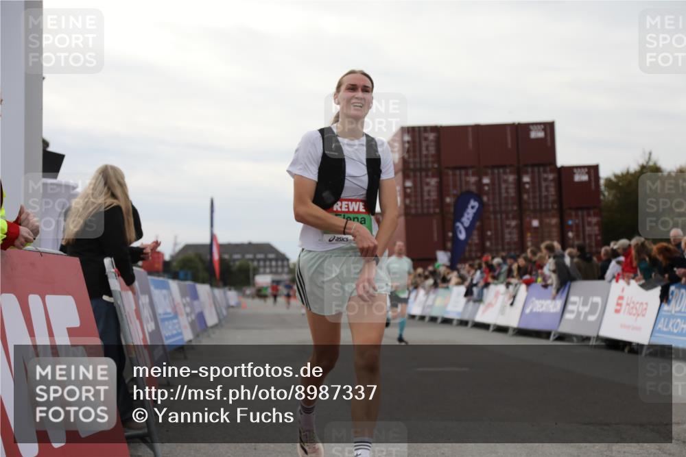 03.10.2025 - Köhlbrandbrückenlauf Yannick Fuchs http://msf.ph/oto/8987337 03.10.2025 15:59:41 Ziel 7025, 7048, 7193, 7225, 7450, 9101, 9113 meine-sportfotos.de
