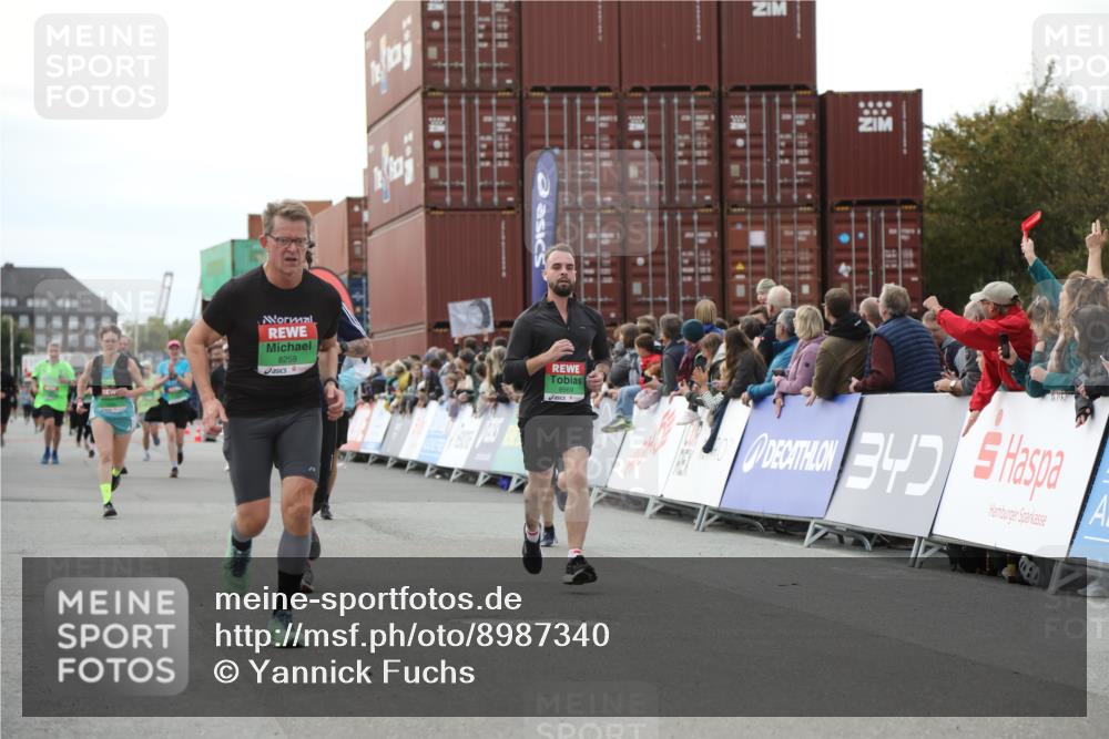 03.10.2025 - Köhlbrandbrückenlauf Yannick Fuchs http://msf.ph/oto/8987340 03.10.2025 16:12:01 Ziel 7122, 7463, 7566, 7613, 7757, 8110, 8259, 8569, 9159, 9399 meine-sportfotos.de