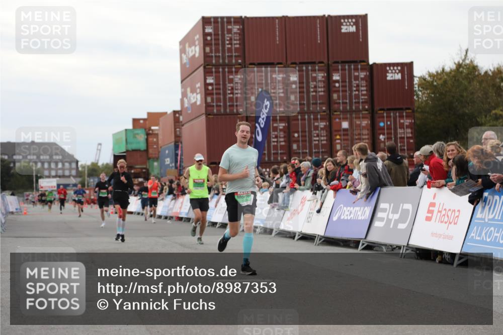 03.10.2025 - Köhlbrandbrückenlauf Yannick Fuchs http://msf.ph/oto/8987353 03.10.2025 15:59:42 Ziel 7025, 7048, 7193, 7225, 7450, 9101, 9113 meine-sportfotos.de