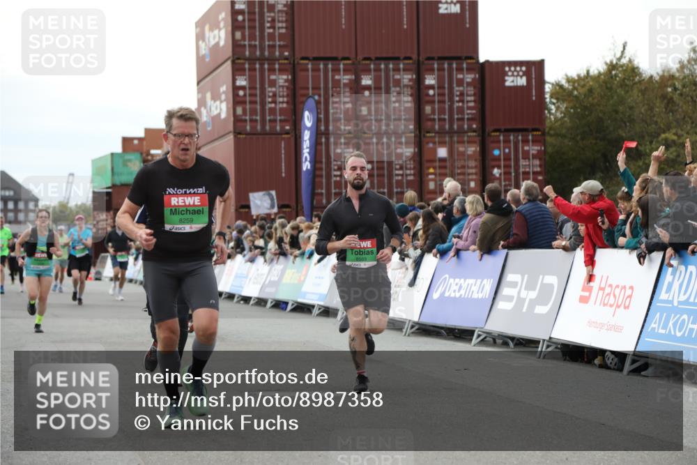 03.10.2025 - Köhlbrandbrückenlauf Yannick Fuchs http://msf.ph/oto/8987358 03.10.2025 16:12:02 Ziel 7122, 7463, 7468, 7566, 7613, 7757, 8110, 8259, 8569, 8939, 8951, 9159, 9399 meine-sportfotos.de