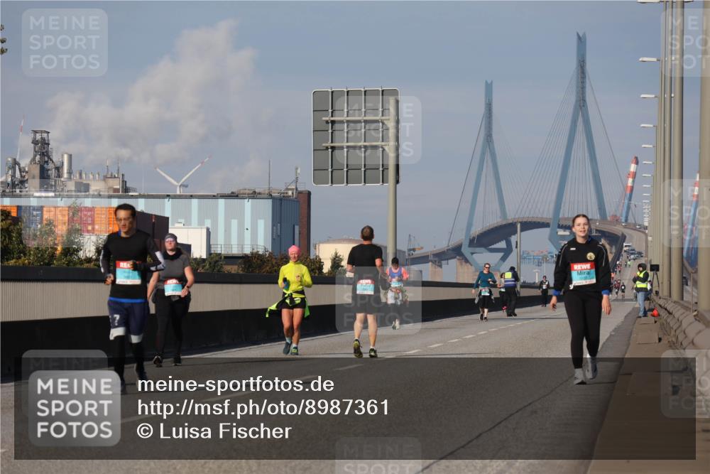 03.10.2025 - Köhlbrandbrückenlauf Luisa Fischer http://msf.ph/oto/8987361 03.10.2025 11:22:45 Position 3 17 meine-sportfotos.de