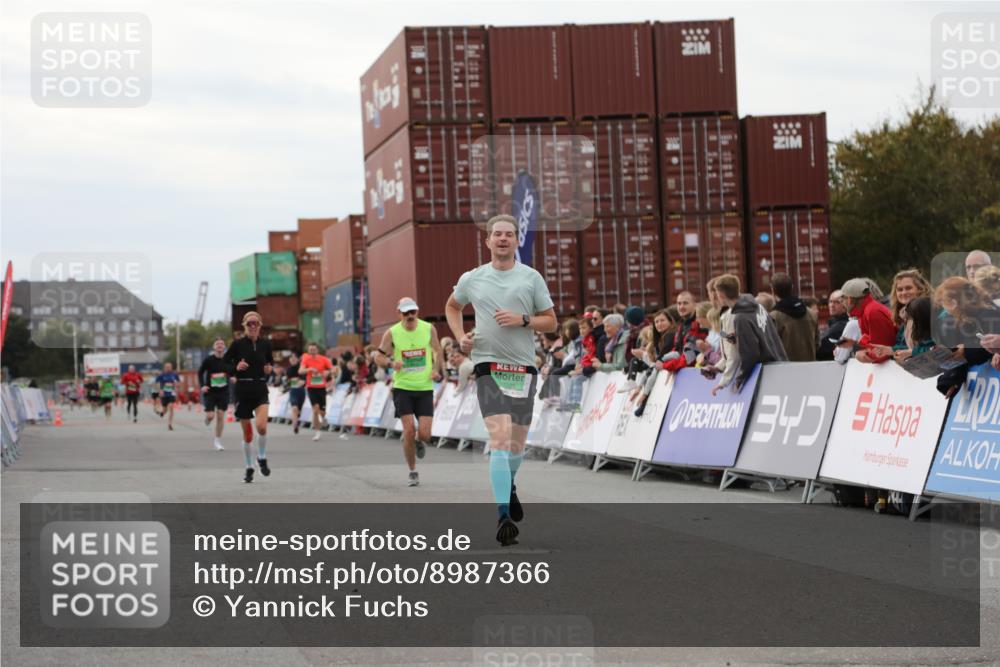 03.10.2025 - Köhlbrandbrückenlauf Yannick Fuchs http://msf.ph/oto/8987366 03.10.2025 15:59:43 Ziel 7193, 7225, 7450, 9101, 9113 meine-sportfotos.de