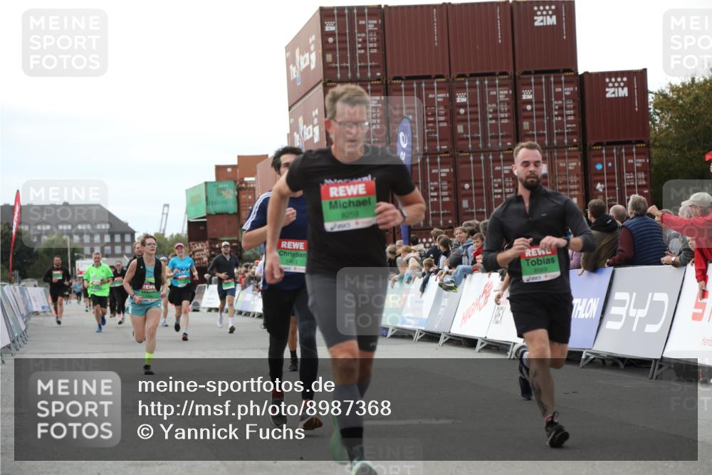 03.10.2025 - Köhlbrandbrückenlauf Yannick Fuchs http://msf.ph/oto/8987368 03.10.2025 16:12:02 Ziel 7122, 7463, 7468, 7566, 7613, 7757, 8110, 8259, 8569, 8939, 8951, 9159, 9399 meine-sportfotos.de