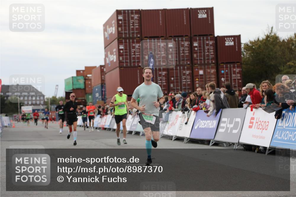 03.10.2025 - Köhlbrandbrückenlauf Yannick Fuchs http://msf.ph/oto/8987370 03.10.2025 15:59:43 Ziel 7193, 7225, 7450, 9101, 9113 meine-sportfotos.de