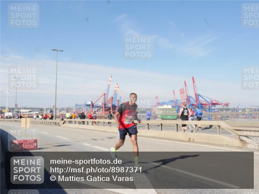 03.10.2025 - Köhlbrandbrückenlauf Matties Gatica Varas http://msf.ph/oto/8987371 03.10.2025 12:29:14 Position 2  meine-sportfotos.de