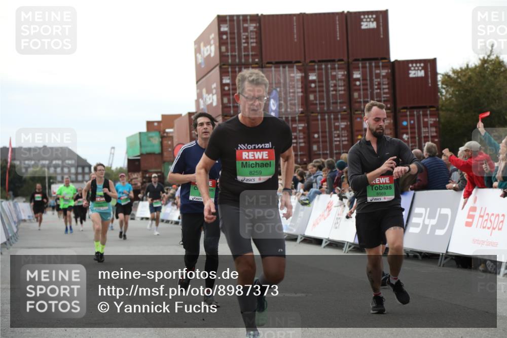 03.10.2025 - Köhlbrandbrückenlauf Yannick Fuchs http://msf.ph/oto/8987373 03.10.2025 16:12:02 Ziel 7122, 7463, 7468, 7566, 7613, 7757, 8110, 8259, 8569, 8939, 8951, 9159, 9399 meine-sportfotos.de