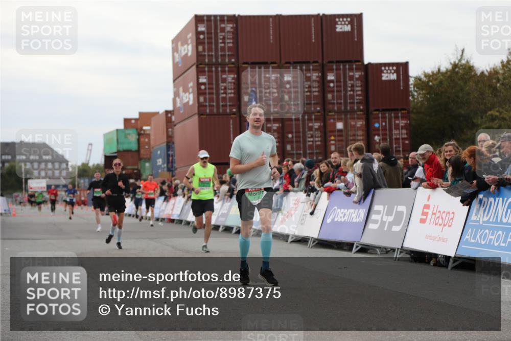 03.10.2025 - Köhlbrandbrückenlauf Yannick Fuchs http://msf.ph/oto/8987375 03.10.2025 15:59:43 Ziel 7193, 7225, 7450, 9101, 9113 meine-sportfotos.de