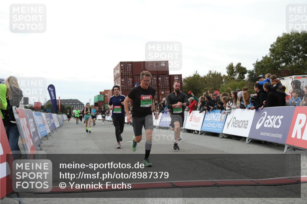 03.10.2025 - Köhlbrandbrückenlauf Yannick Fuchs http://msf.ph/oto/8987379 03.10.2025 16:12:03 Ziel 7122, 7463, 7468, 7757, 7825, 8110, 8259, 8569, 8939, 8951, 9159, 9399 meine-sportfotos.de
