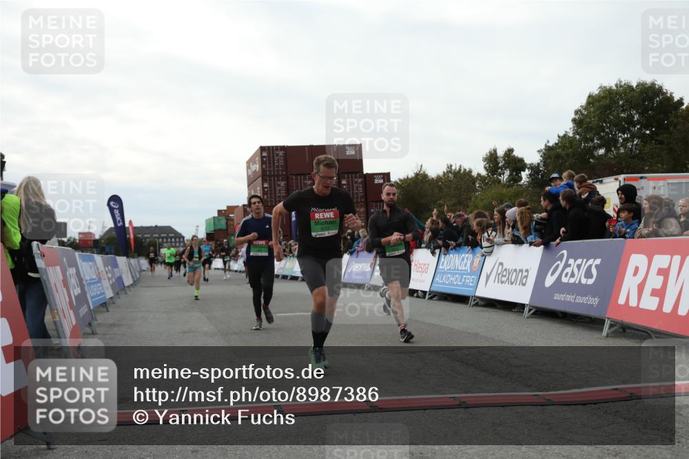 03.10.2025 - Köhlbrandbrückenlauf Yannick Fuchs http://msf.ph/oto/8987386 03.10.2025 16:12:03 Ziel 7122, 7463, 7468, 7757, 7825, 8110, 8259, 8569, 8939, 8951, 9159, 9399 meine-sportfotos.de