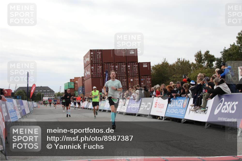 03.10.2025 - Köhlbrandbrückenlauf Yannick Fuchs http://msf.ph/oto/8987387 03.10.2025 15:59:43 Ziel 7193, 7225, 7450, 9101, 9113 meine-sportfotos.de