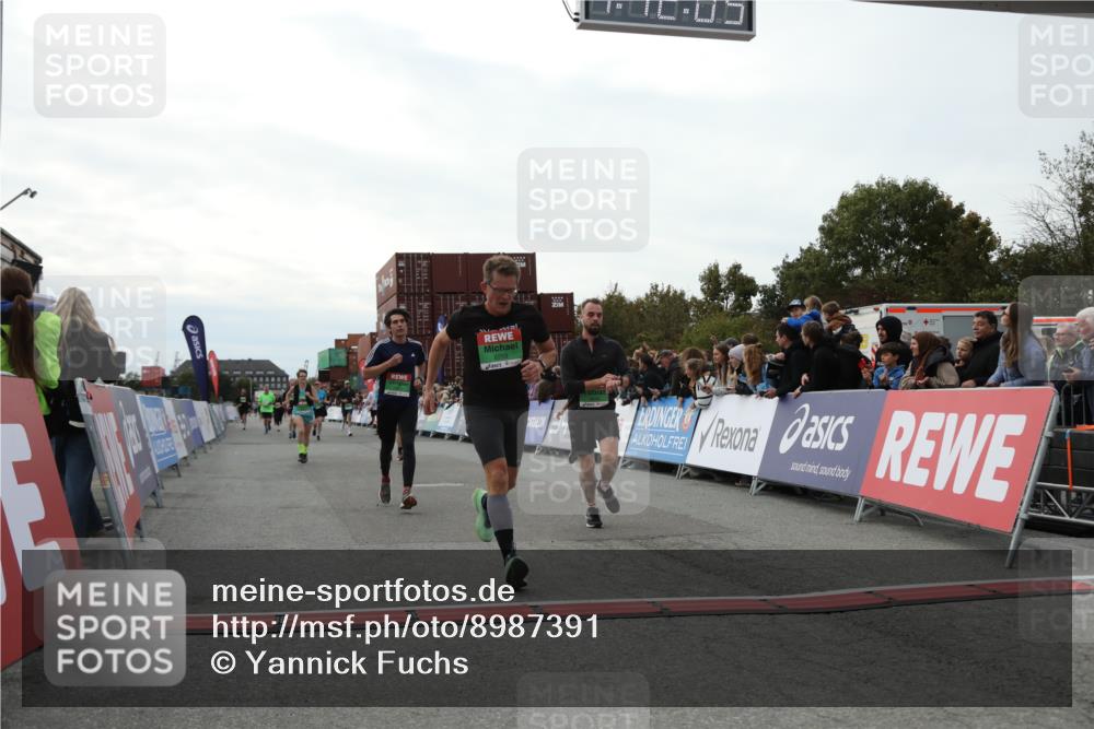 03.10.2025 - Köhlbrandbrückenlauf Yannick Fuchs http://msf.ph/oto/8987391 03.10.2025 16:12:03 Ziel 7122, 7463, 7468, 7757, 7825, 8110, 8259, 8569, 8939, 8951, 9159, 9399 meine-sportfotos.de