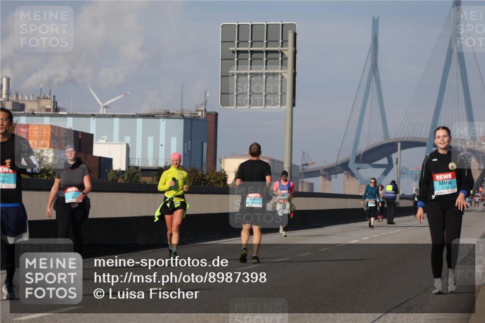03.10.2025 - Köhlbrandbrückenlauf Luisa Fischer http://msf.ph/oto/8987398 03.10.2025 11:22:47 Position 3 8801, 3103 meine-sportfotos.de