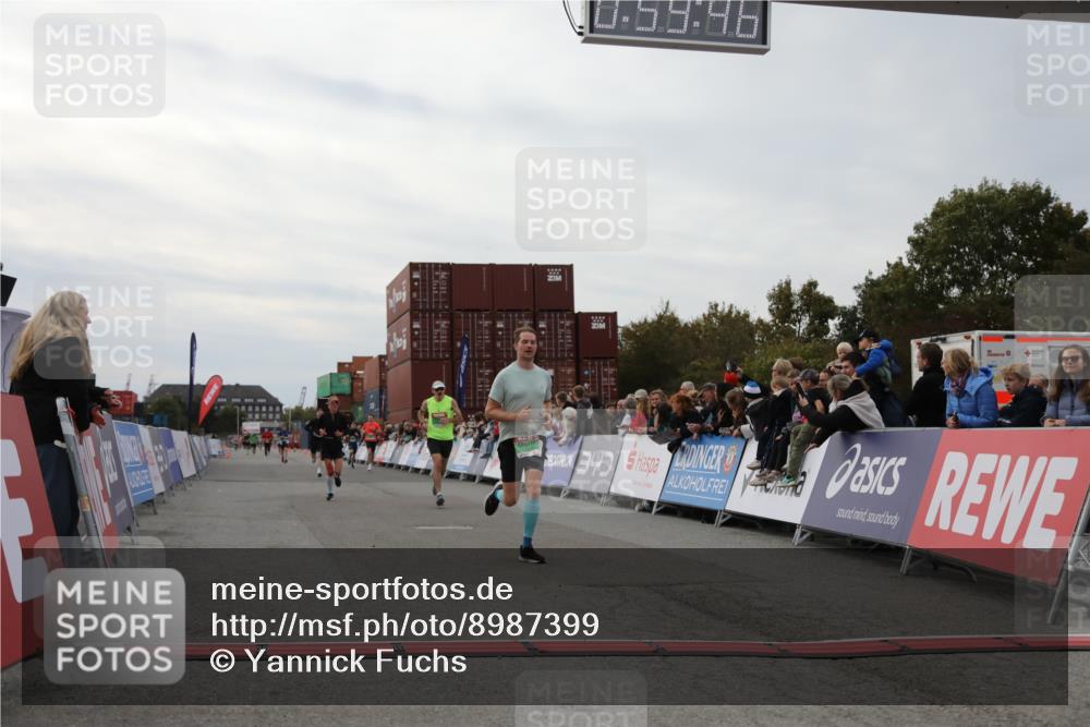 03.10.2025 - Köhlbrandbrückenlauf Yannick Fuchs http://msf.ph/oto/8987399 03.10.2025 15:59:44 Ziel 7185, 7193, 7225, 7450, 9101, 9113 meine-sportfotos.de