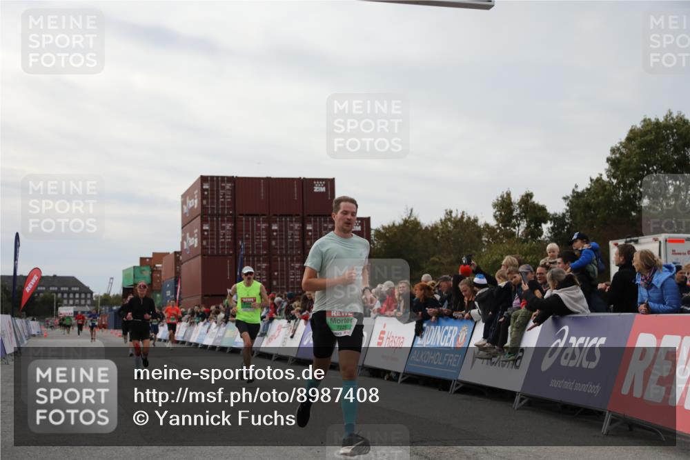 03.10.2025 - Köhlbrandbrückenlauf Yannick Fuchs http://msf.ph/oto/8987408 03.10.2025 15:59:45 Ziel 7165, 7185, 7193, 7225, 7450, 9101, 9113 meine-sportfotos.de