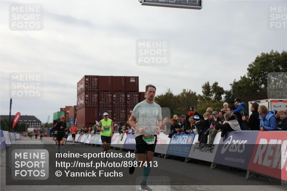 03.10.2025 - Köhlbrandbrückenlauf Yannick Fuchs http://msf.ph/oto/8987413 03.10.2025 15:59:45 Ziel 7165, 7185, 7193, 7225, 7450, 9101, 9113 meine-sportfotos.de