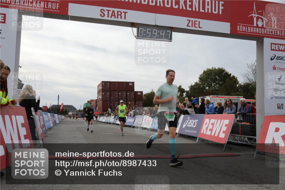 03.10.2025 - Köhlbrandbrückenlauf Yannick Fuchs http://msf.ph/oto/8987433 03.10.2025 15:59:45 Ziel 7165, 7185, 7193, 7225, 7450, 9101, 9113 meine-sportfotos.de
