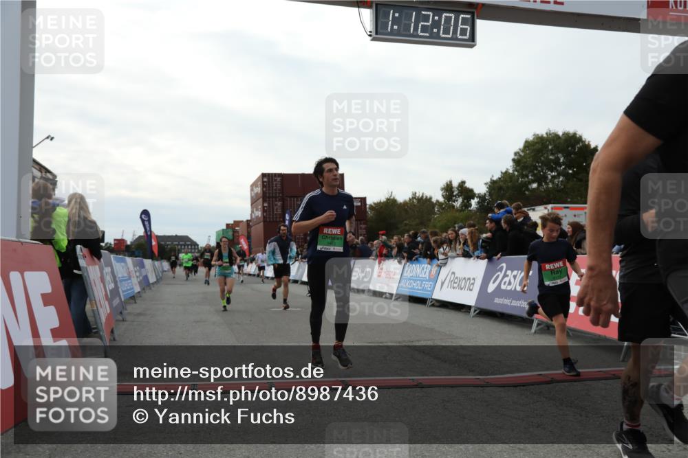 03.10.2025 - Köhlbrandbrückenlauf Yannick Fuchs http://msf.ph/oto/8987436 03.10.2025 16:12:04 Ziel 7463, 7468, 7825, 8259, 8569, 8939, 8951, 9159, 9399 meine-sportfotos.de
