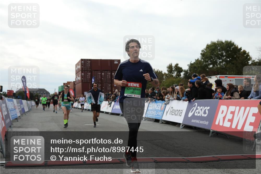 03.10.2025 - Köhlbrandbrückenlauf Yannick Fuchs http://msf.ph/oto/8987445 03.10.2025 16:12:05 Ziel 7404, 7463, 7468, 7825, 8088, 8259, 8569, 8939, 8951, 9159, 9399 meine-sportfotos.de