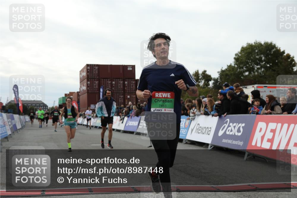 03.10.2025 - Köhlbrandbrückenlauf Yannick Fuchs http://msf.ph/oto/8987448 03.10.2025 16:12:05 Ziel 7404, 7463, 7468, 7825, 8088, 8259, 8569, 8939, 8951, 9159, 9399 meine-sportfotos.de