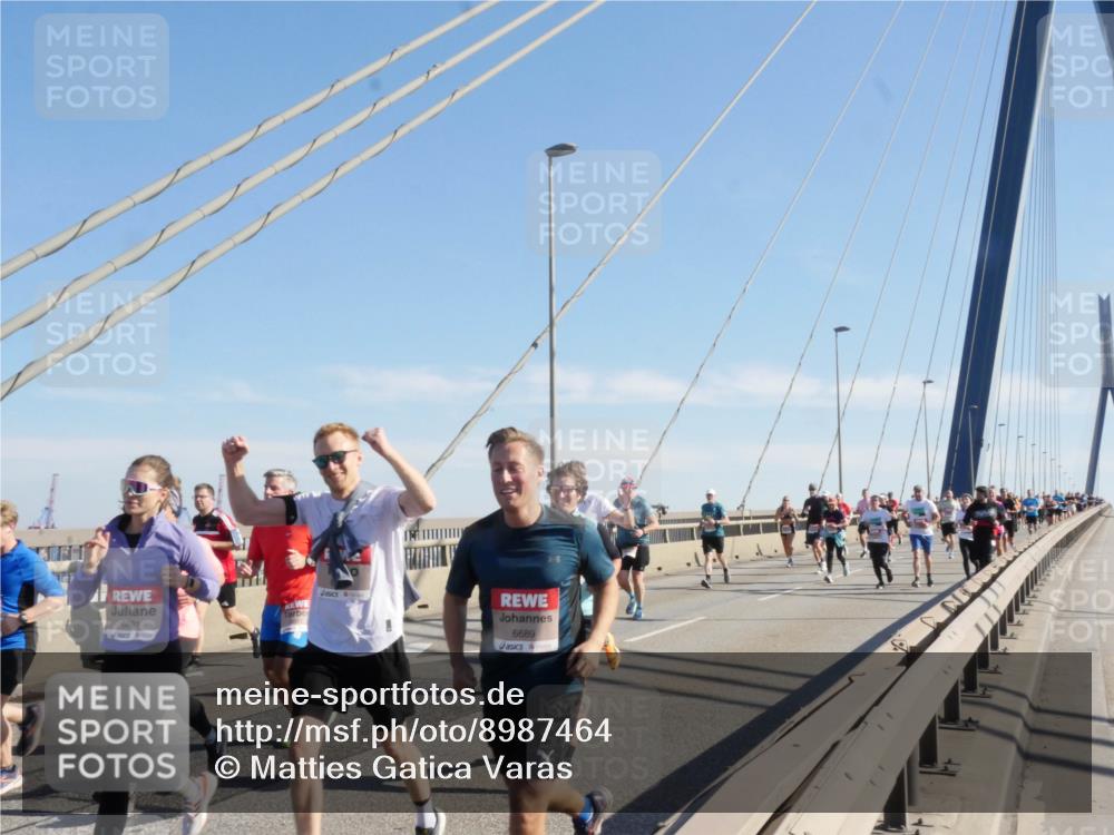 03.10.2025 - Köhlbrandbrückenlauf Matties Gatica Varas http://msf.ph/oto/8987464 03.10.2025 12:29:38 Position 2 6691, 6689 meine-sportfotos.de