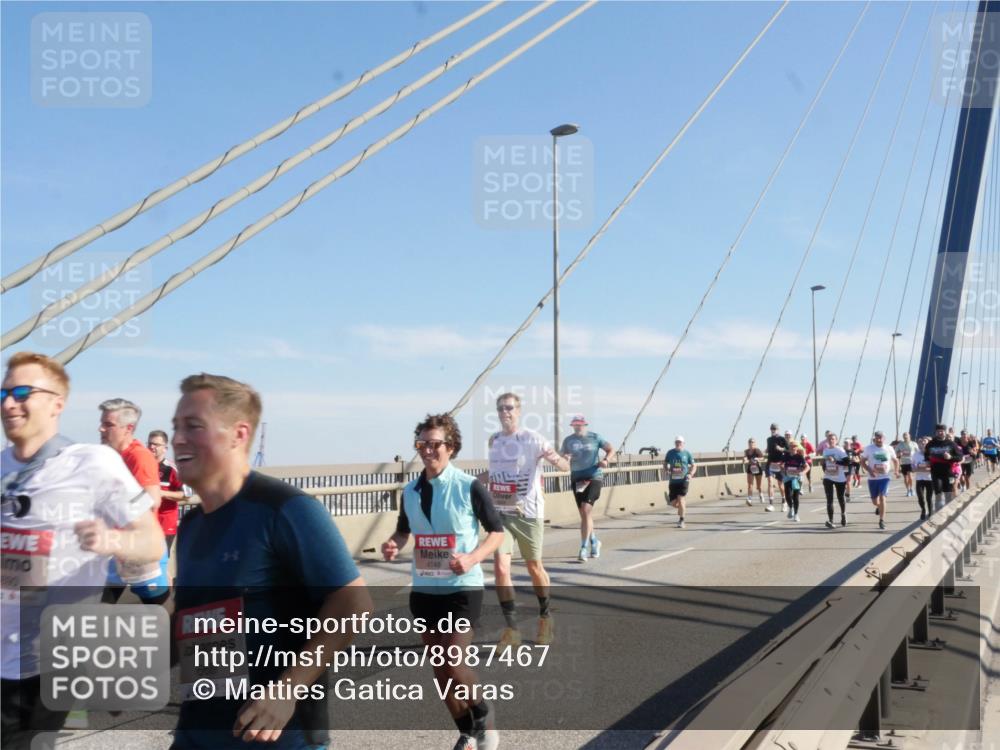03.10.2025 - Köhlbrandbrückenlauf Matties Gatica Varas http://msf.ph/oto/8987467 03.10.2025 12:29:39 Position 2 6689, 4748 meine-sportfotos.de