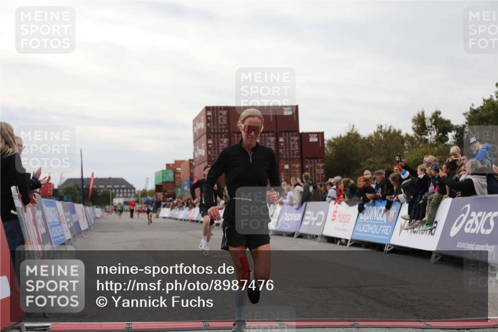 03.10.2025 - Köhlbrandbrückenlauf Yannick Fuchs http://msf.ph/oto/8987476 03.10.2025 15:59:48 Ziel 7165, 7185, 7225, 7269, 7450, 9101, 9113 meine-sportfotos.de