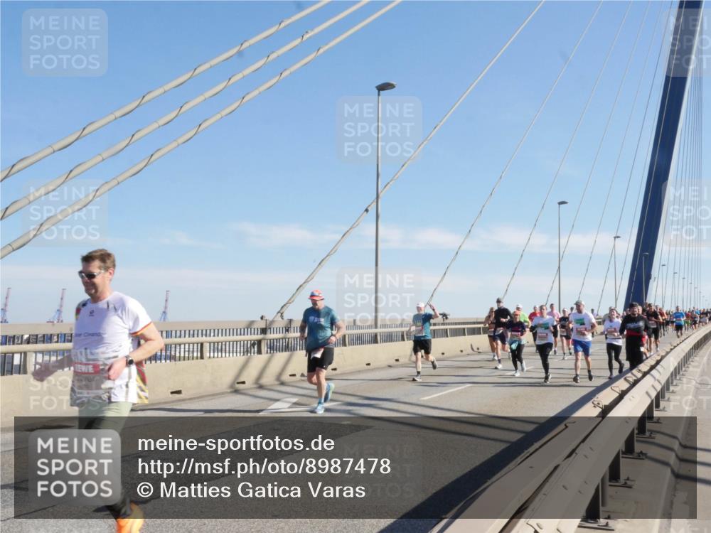 03.10.2025 - Köhlbrandbrückenlauf Matties Gatica Varas http://msf.ph/oto/8987478 03.10.2025 12:29:40 Position 2  meine-sportfotos.de