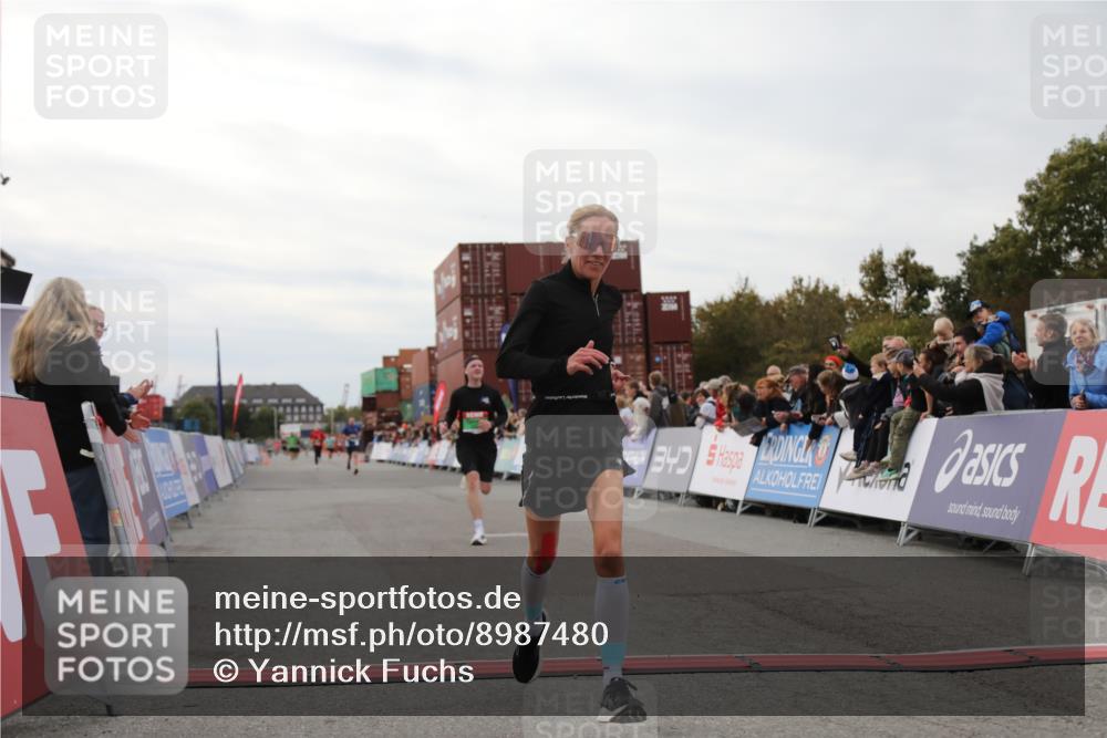 03.10.2025 - Köhlbrandbrückenlauf Yannick Fuchs http://msf.ph/oto/8987480 03.10.2025 15:59:48 Ziel 7165, 7185, 7225, 7269, 7450, 9101, 9113 meine-sportfotos.de